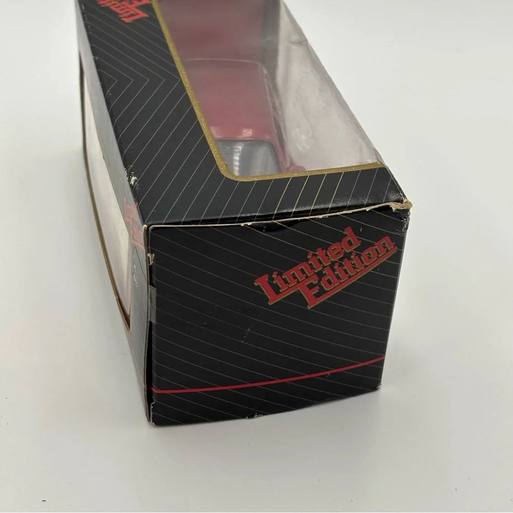 limited edition Chrysler PT Cruiser‎ Die Cast 1/18 Model